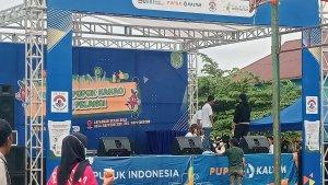 Warga-antusias-mengikuti-event-Gebyar-Pupuk-Kakao-NPK-Pelangi.jpg