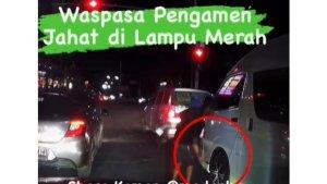 aksi-pengamen-menusuk-ban-mobil-di-lampu-merah.jpg