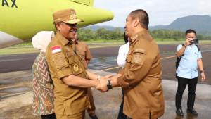 bupati-lutim-sambut-gubernur-sulteng.jpg
