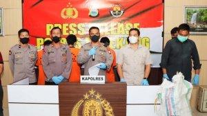 empat-pelaku-pencuri-besi-di-enrekang-ditangkap-warga-rabu-922022.jpg