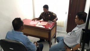 kejari-luwu-menahan-salah-satu-tersangka-dalam-kasus-dugaan-korupsi.jpg