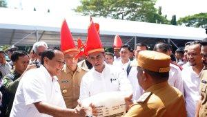 kunjungan-mentan-amran-ke-sulsel_.jpg