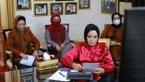 liestiaty-fachrudin-nurdin-mengedukasi-masyarakat-mengenai-kanker-payudara.jpg