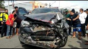 mobil-fortuner-yang-terlibat-kecelakaan-beruntun-di-jalan-trans-sulawesi.jpg