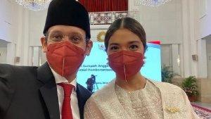 nadiem-makarim-bersama-istrinya-usai-dilantik-jadi-menteri-kemendikbud-ristek-oleh-presiden-jokowi.jpg