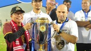 makassar/pelatih-PSM-Makassar-Bernardo-Tavares-dan-Wali-Kota-Parepare-Taufan-Pawe-v.jpg