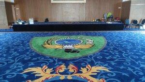 penampilan-karpet-biru-berlogo-Pemda-Maros-di-Ruang-pola.jpg