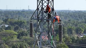 pln-imbau-masyarakat-jaga-jarak-aman-listrik.jpg