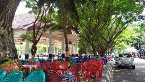 suasana-cafe-di-pantai-seruni-bantaeng-jl-seruni-kecamatan-bantaeng.jpg