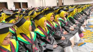 wisuda-STIKes-panakukang-2025.jpg