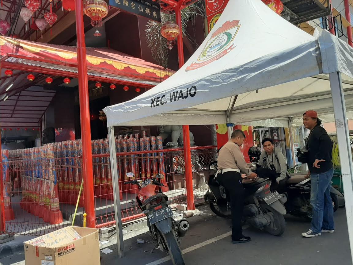 10 Personel Polres Pelabuhan Makassar Amankan Perayaan Imlek di Klenteng Xian Ma