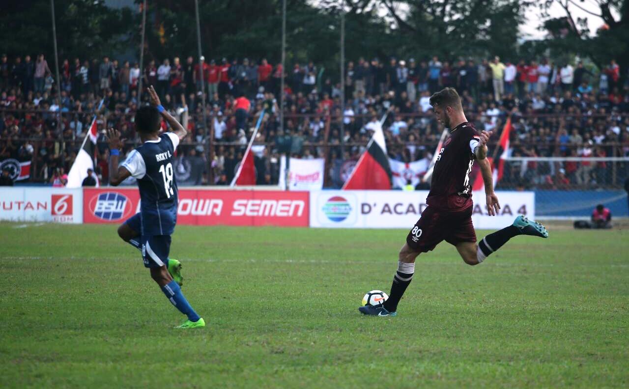 Playmaker PSM Willem Jan Pluim Ternyata Punya Kegemaran Baru, Terbangkan Drone, Ini Hasilnya!