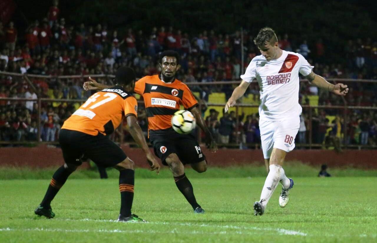 Wow, Digeser Sebagai Striker, Wiljan Pluim Cetak 2 Gol. Ini Jalannya Pertandingan