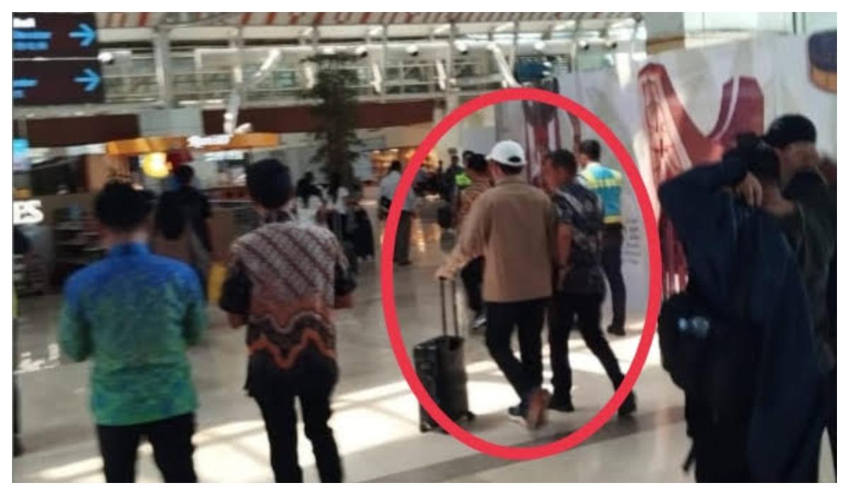 Ditangkap di Makassar, Abdul Azis Bawa Koper Hitam dan Topi Putih saat Dibawa KPK ke Jakarta