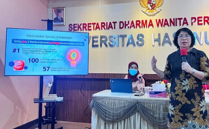 20251121-dr-Elizabeth-C-Jusuf-pemateri-Pencegahan-Deteksi-Dini-Kanker-Serviks-DWP-Unhas.jpg