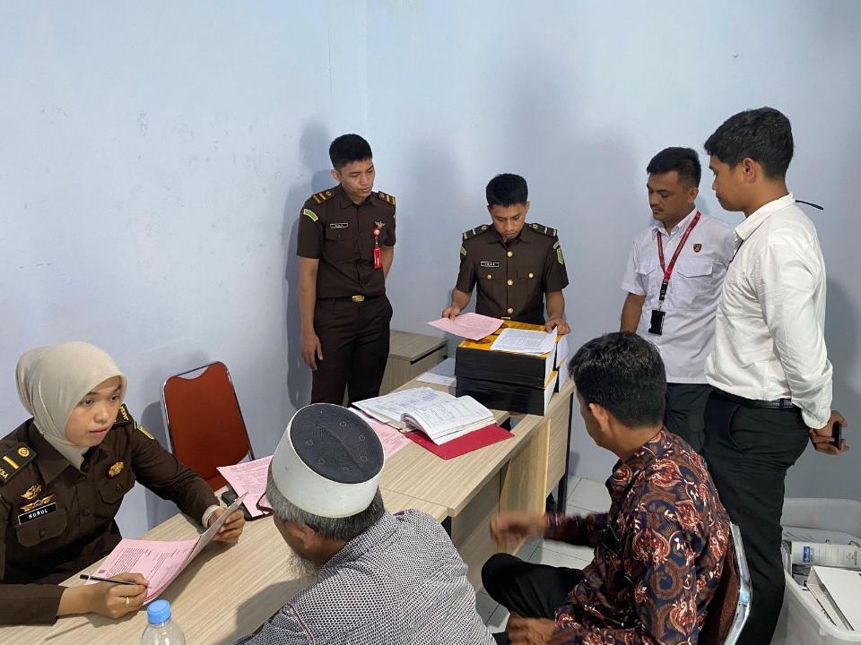 Tipidkor Polres Selayar Serahkan Mantan Kades Latondu ke Kejaksaan