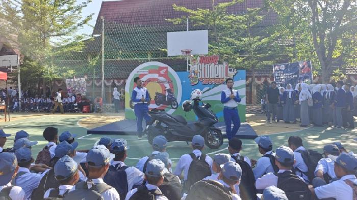 Duta Cari Aman Honda Inspirasi 500 Siswa Baru SMKN 4 Gowa Sulsel