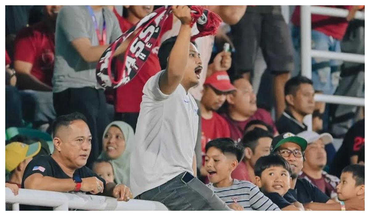 2026-01-07-Suporter-PSM-Makassar-saat-menyaksikan-laga-melawan-Malut-United-2.jpg
