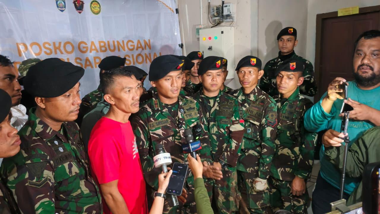 2026-01-23-Komandan-Tim-Elang-6-Letnan-Dua-TNI-FS-Siregar-diwawancarai.jpg