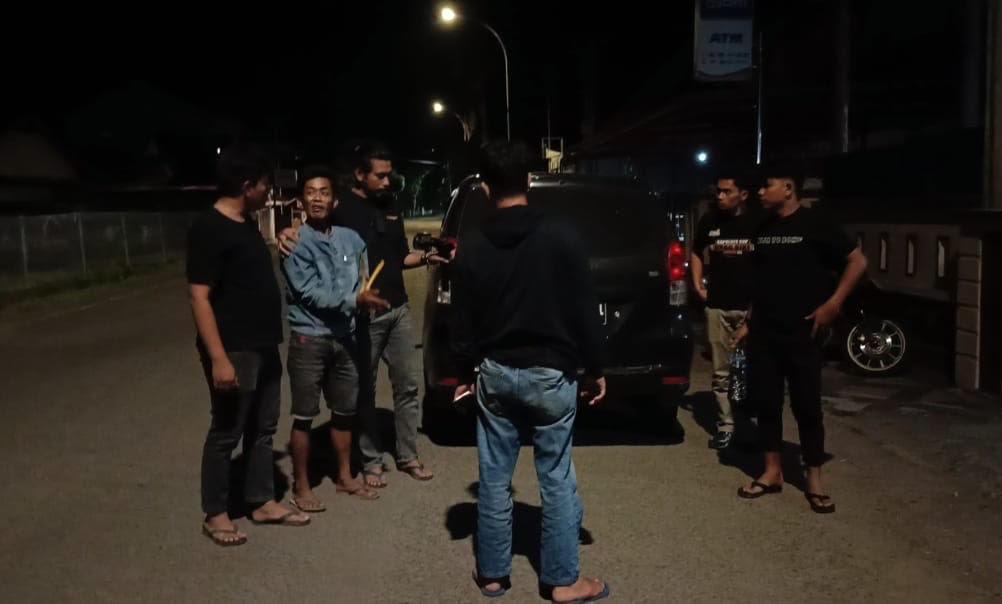 2026-01-24-Pelaku-saat-tiba-di-Mapolres-Sinjai-Jl-Bhayangkara.jpg