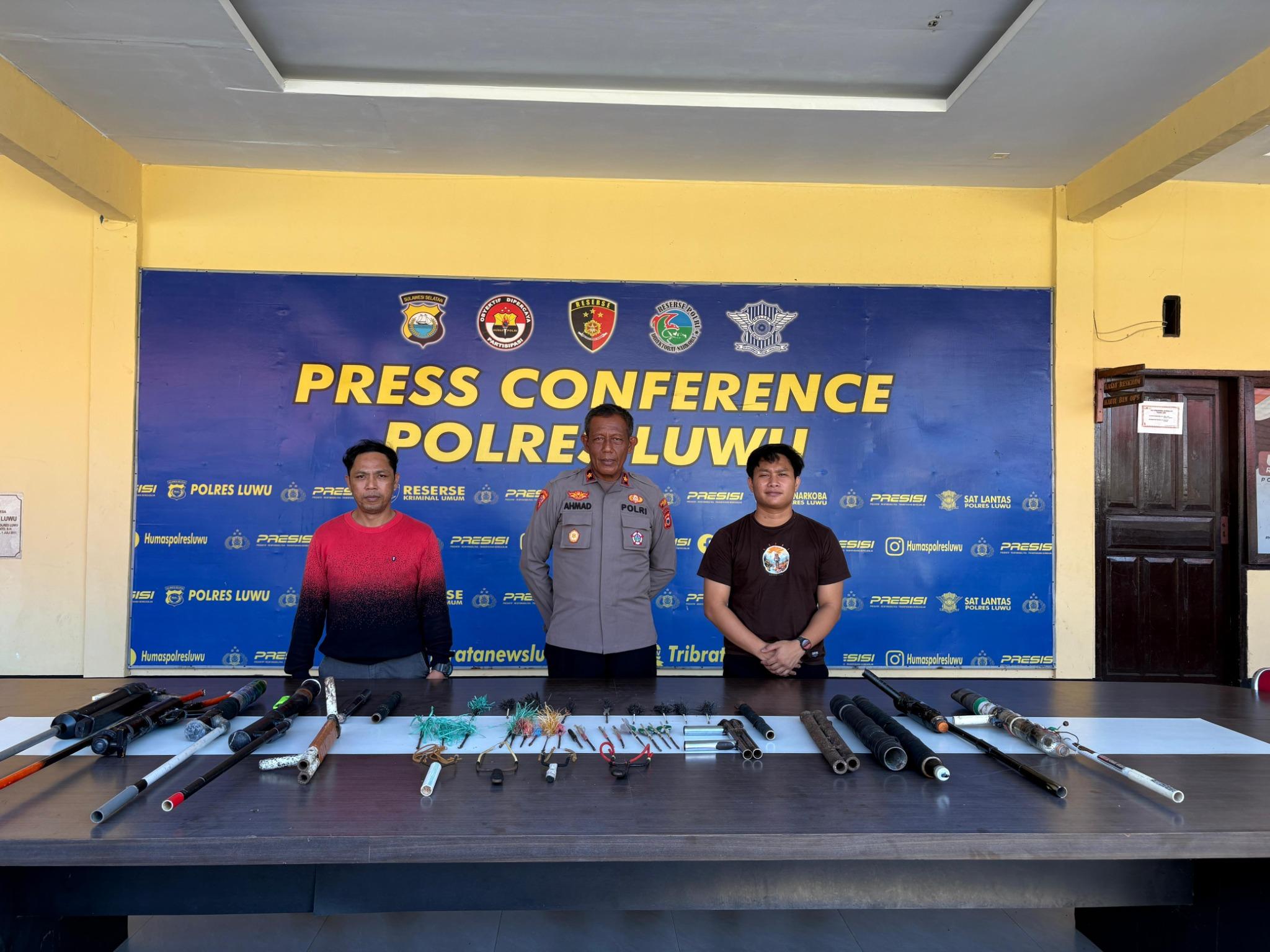 2026-05-02Kompol-Ahmad-tengah-dan-Kasat-Reskrim-Polres-Luwu-Iptu-Ibnu-Robbani-kanan.jpg