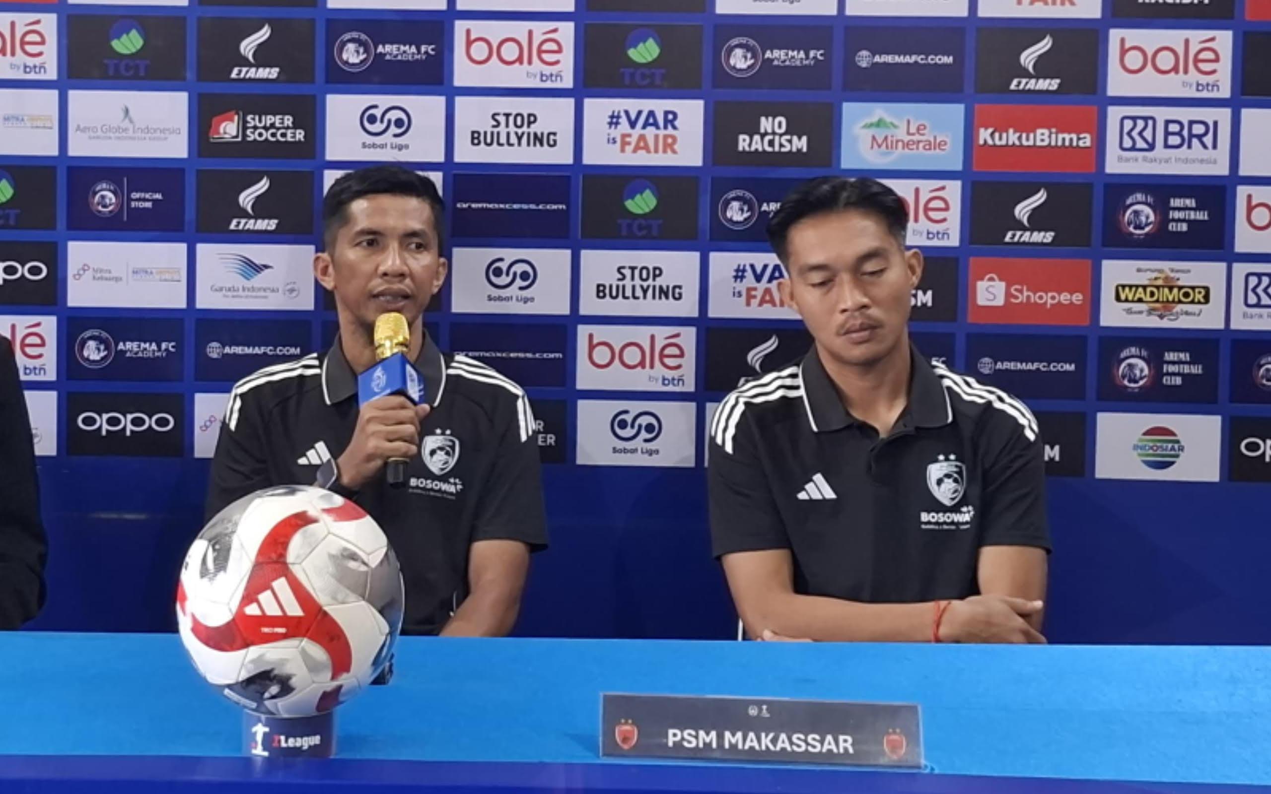 2026-05-08-Asisten-pelatih-PSM-Makassar-Ahmad-Amiruddin-kiri.jpg