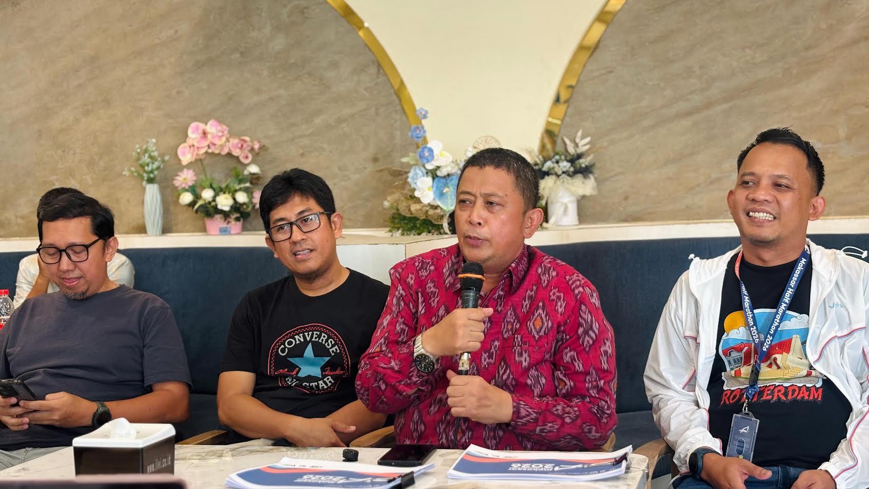 2026-05-09-Kepala-Dispora-Makassar-Syamsul-Bahri-baju-merah.jpg