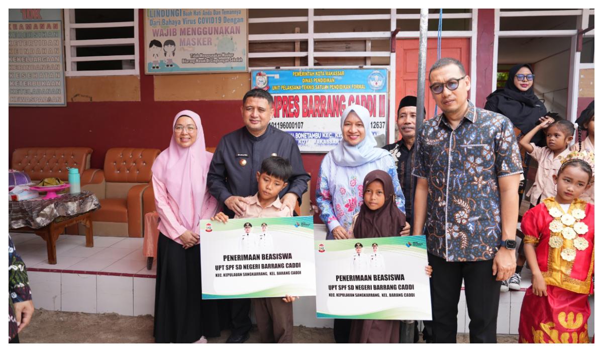 2026-06-13-Munafri-Arifuddin-menyalurkan-bantuan-pendidikan-senilai-Rp21-miliar.jpg