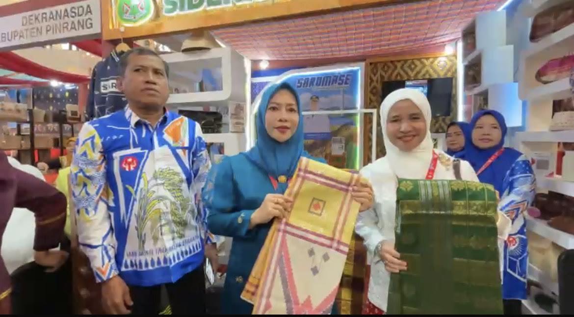 Haslindah Syahar Promosikan Sarung Garusu Khas Sidrap, Apa Keistimewaannya? - Tribun-timur.com
