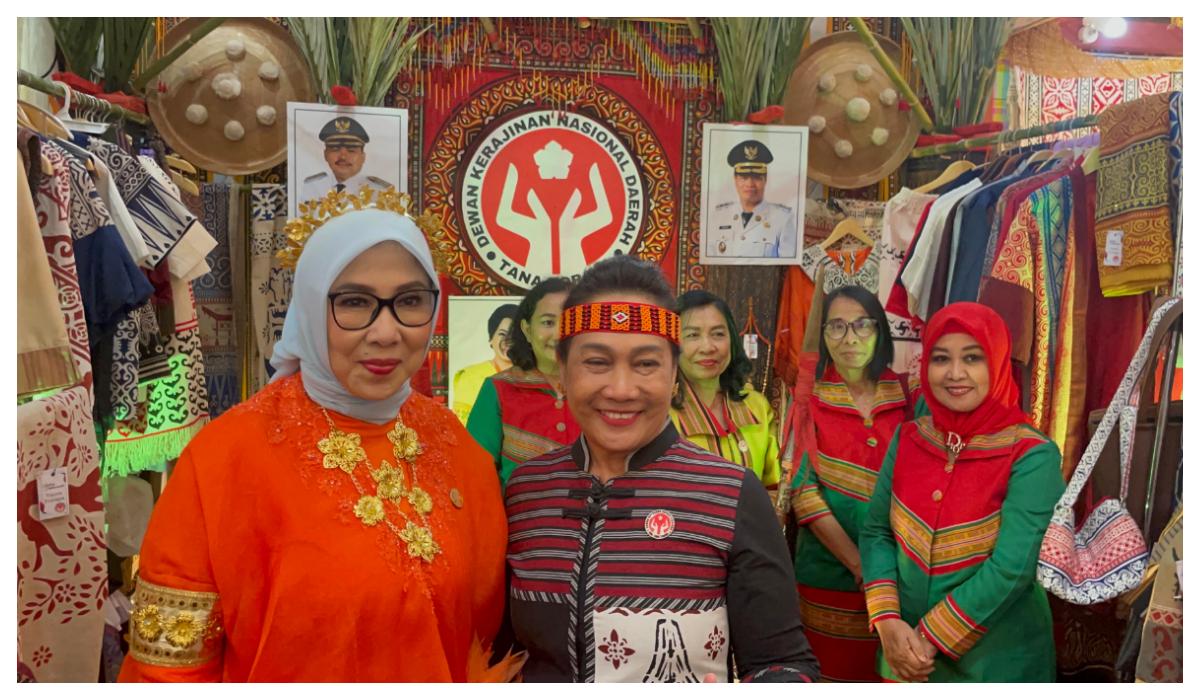 Istri Menteri Kesehatan Kepincut Baju Bodo, 'Warnanya Cerah dan Nyaman Dipakai' - Tribun-timur.com