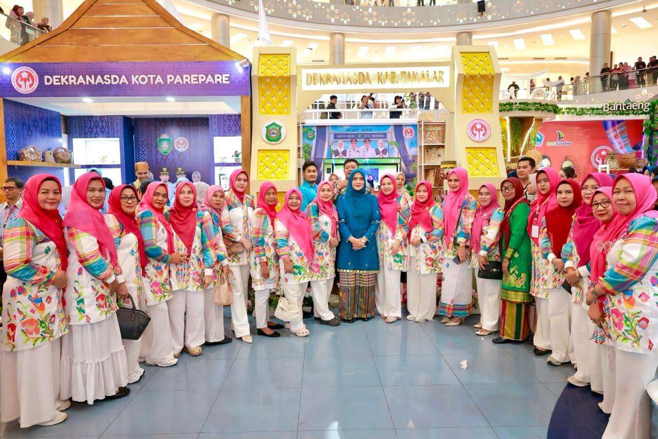 Takalar Pamerkan Songkok Guru dan Kue Baruasa HUT Dekranas di Makassar - Tribun-timur.com