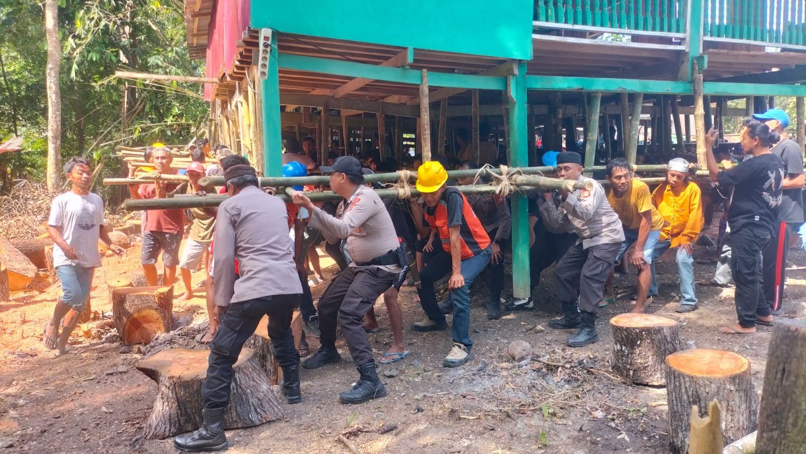 Tradisi Angkat Rumah Panggung Tanpa Dibongkar Masih Dilestarikan di Selayar - Tribun-timur.com
