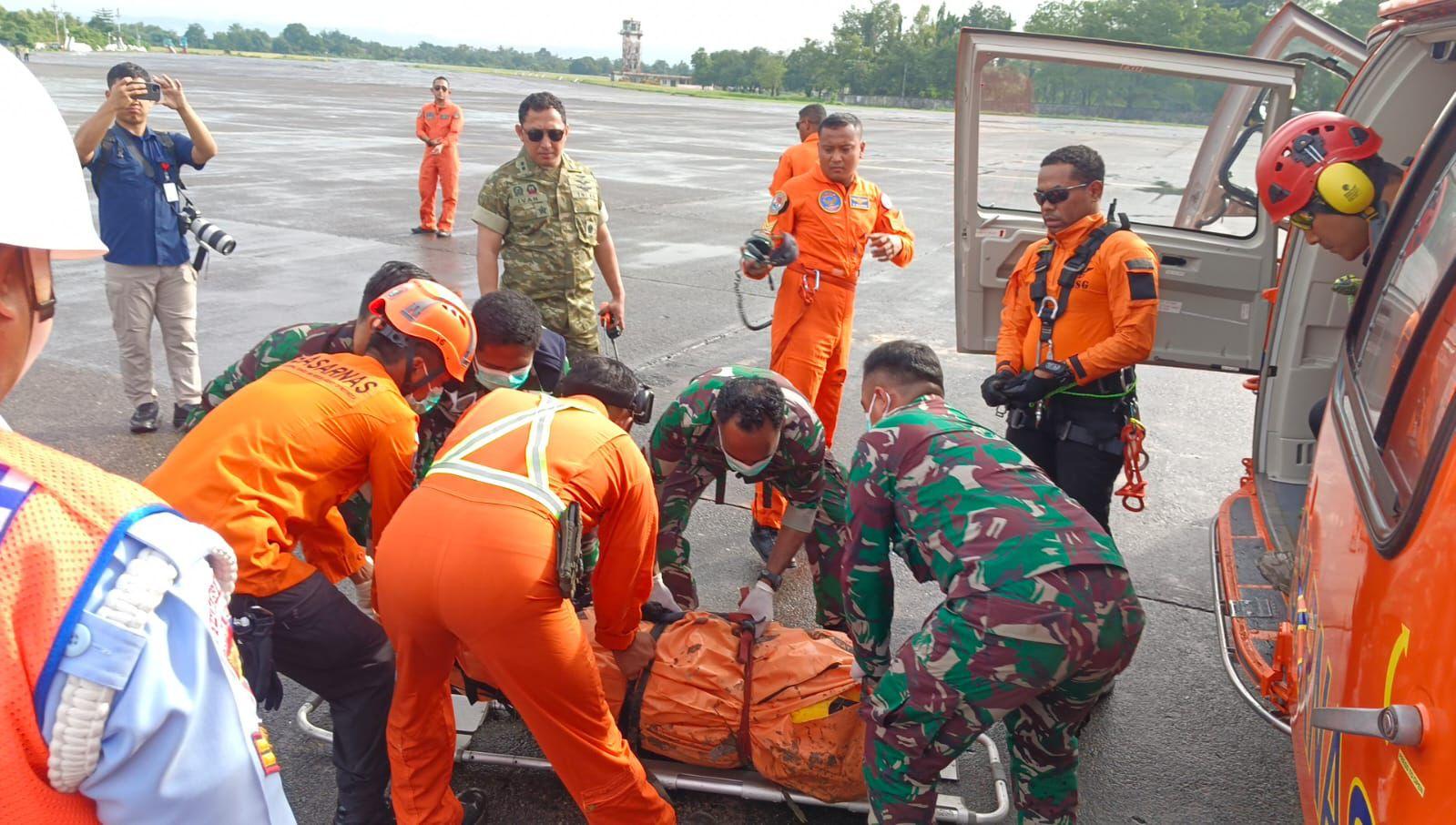 2026-21-januari-evakuasi-jenazah-korban-pesawat-jatuh.jpg