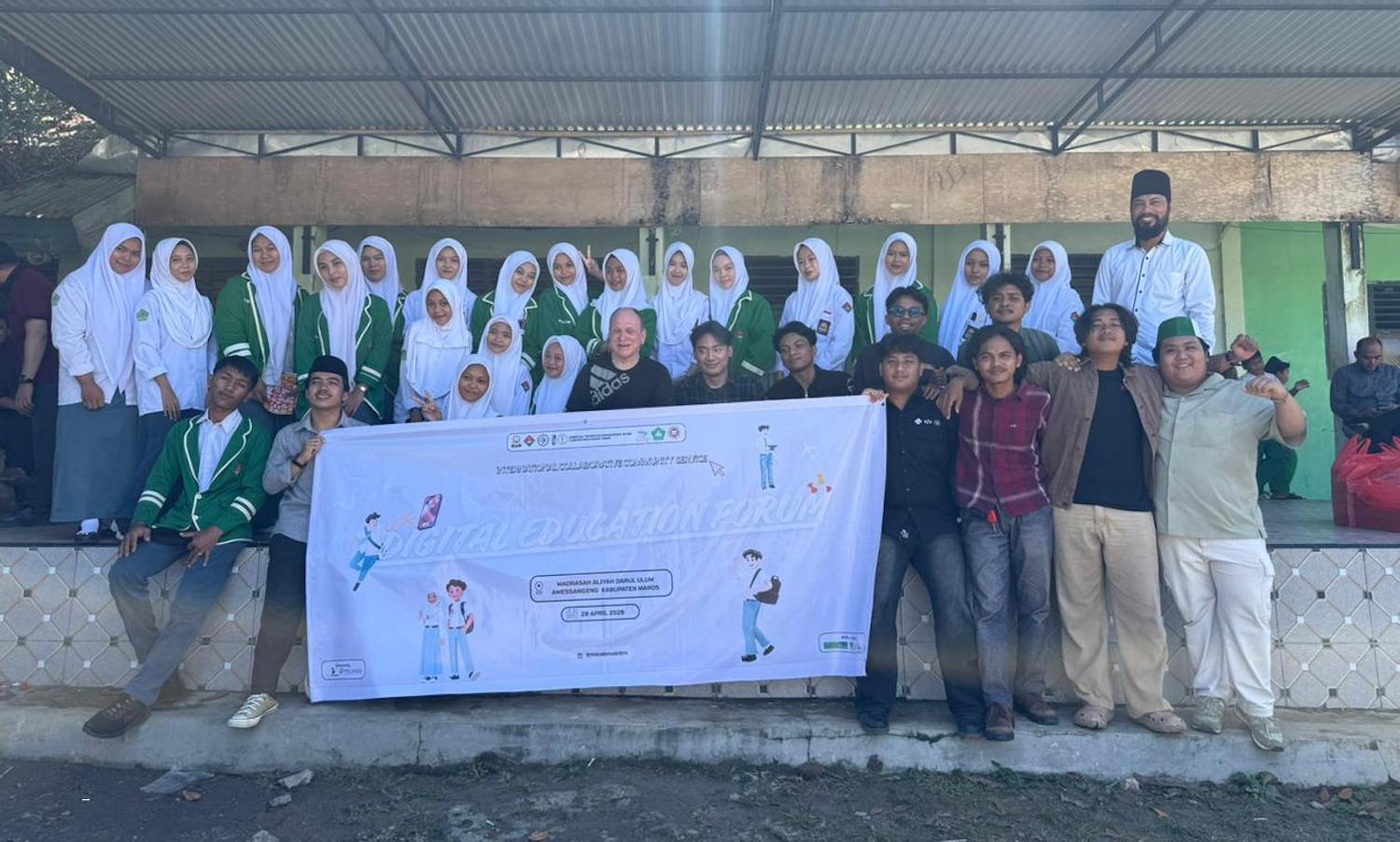 Sinergi Global di Maros, ICon-FiBank dan IPRC Gelar Pengabdian Masyarakat Lintas Negara
