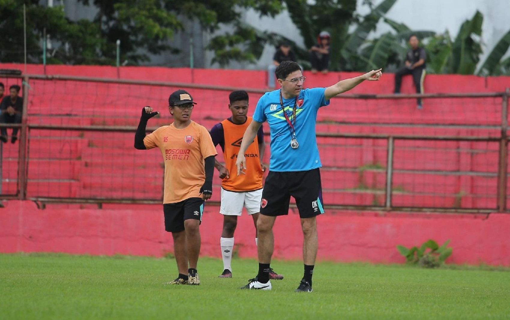 20260610-Darije-Kalezic-saat-melatih-PSM-Makassar.jpg