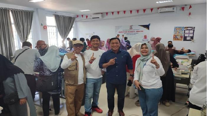 IKA Smansa Makassar Awali HUT ke-76 dengan Aksi Sosial, 100 Anak Ikut Khitan Gratis - Tribun-timur.com