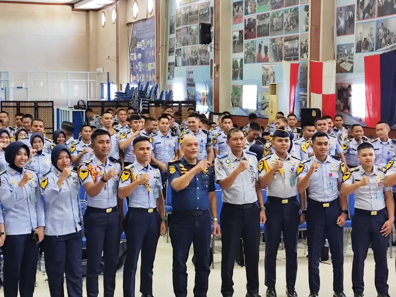 Kepala KSOP Utama Makassar Bekali 328 Taruna Polimarim Hadapi Praktik Laut dan Darat - Tribun-timur.com