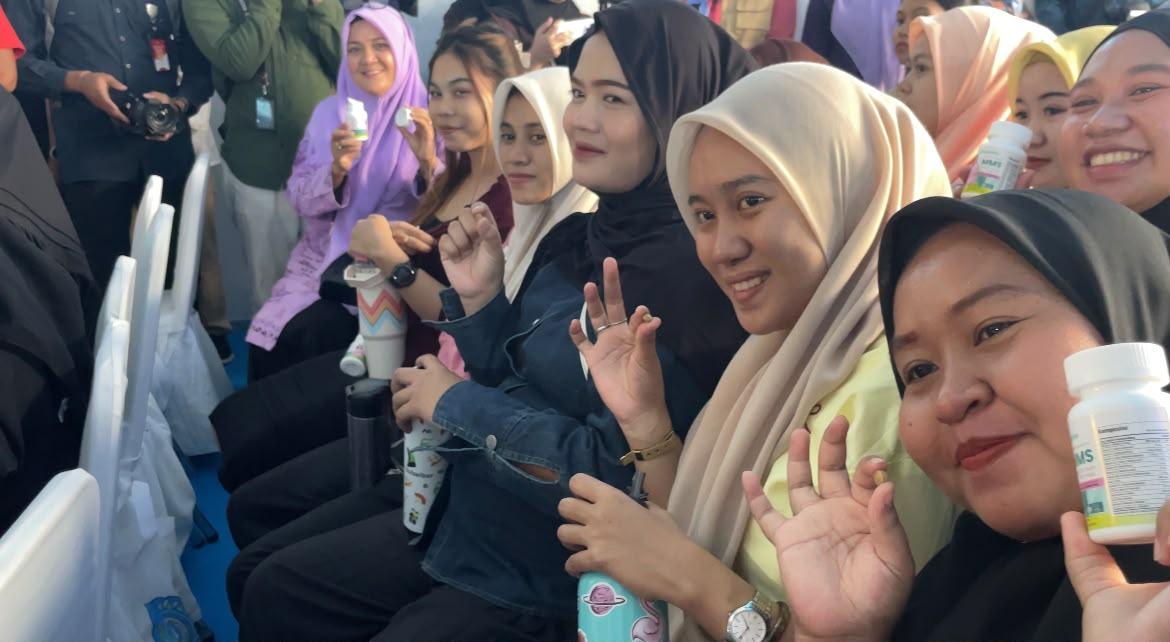 54 Ribu Ibu Hamil se-Sulsel Serentak Minum Satu Butir MMS Pecahkan Rekor MURI - Tribun-timur.com