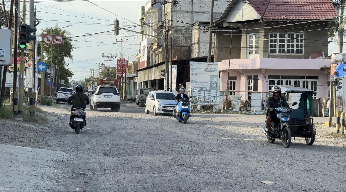 Jalan Poros Sidrap-Soppeng Rusak Parah, Warga Lautang Benteng: Tiap Hari Makan Debu - Tribun-timur.com