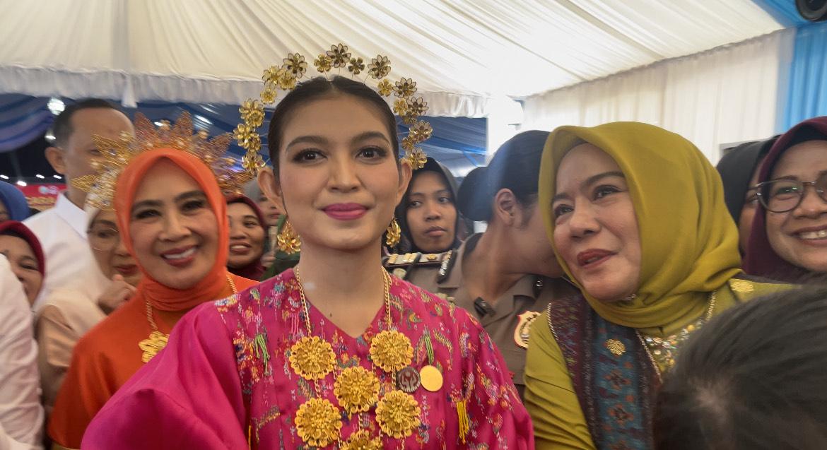 Ibu-Ibu Tebar Pesona di HUT Dekranas, Selvi Ananda: Cantikna Ngaseng - Tribun-timur.com