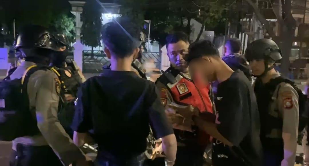 Joki Balap Liar dan 3 Pemotor Bersenjata Tajam di Makassar Ditangkap Polisi - Tribun-timur.com