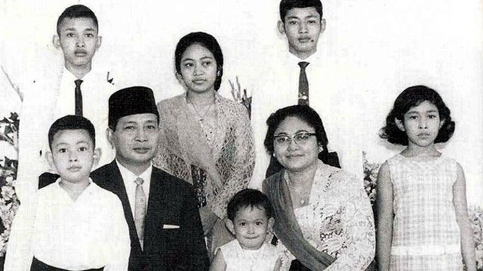 32-tahun-berkuasa-hingga-6-anaknya-sukses-jadi-pebisnis.jpg