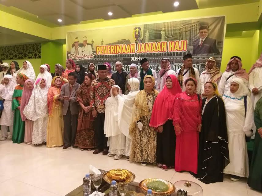 34-jamaah-haji-asal-tana-toraja-saat-diterima-wakil-bupati-victor-datuan-batara_20180830_125338.jpg