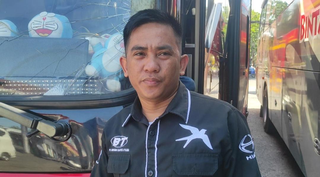 Antre Solar Berjam-jam Jadi Rutinitas Sopir Bus: Sudah 4 Bulan, Tidak Ada Waktu Istirahat - Tribun-timur.com