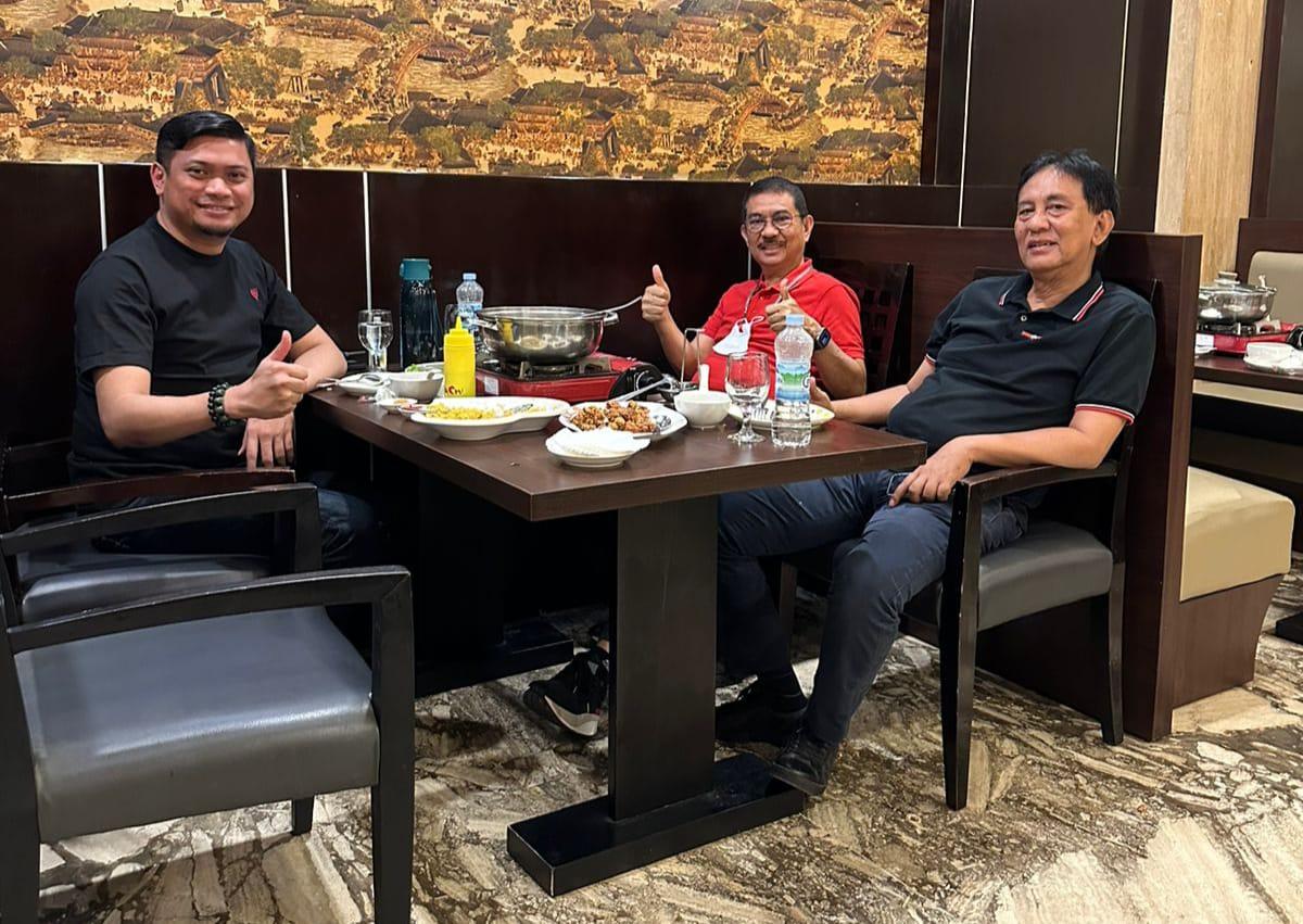 Adnan-Purichta-Ichsan-makan-malam-bersama-Ketua-PDIP-Sulsel-Ridwan-Andi-Wittiri-2023.jpg