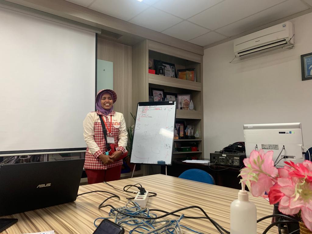 Ros Kuliahkan Anak dari Yakult