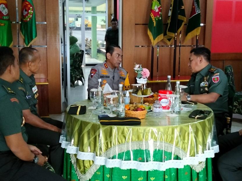 Andi-Rian-R-Djajadi-dan-Pangdam-XIV-Hasanuddin-Mayjen-TNI-Bobby-345632.jpg
