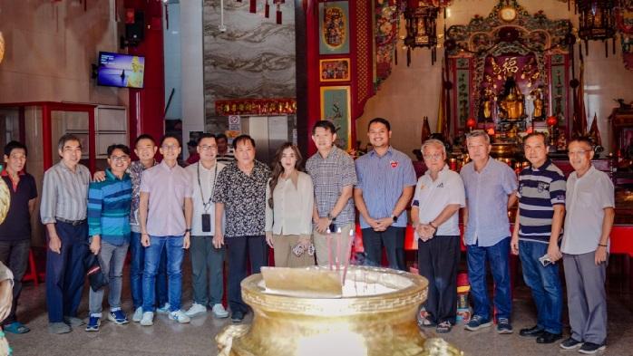 Andi-Seto-bertemu-dengan-pengurus-Klenteng-Kwan-Kong.jpg