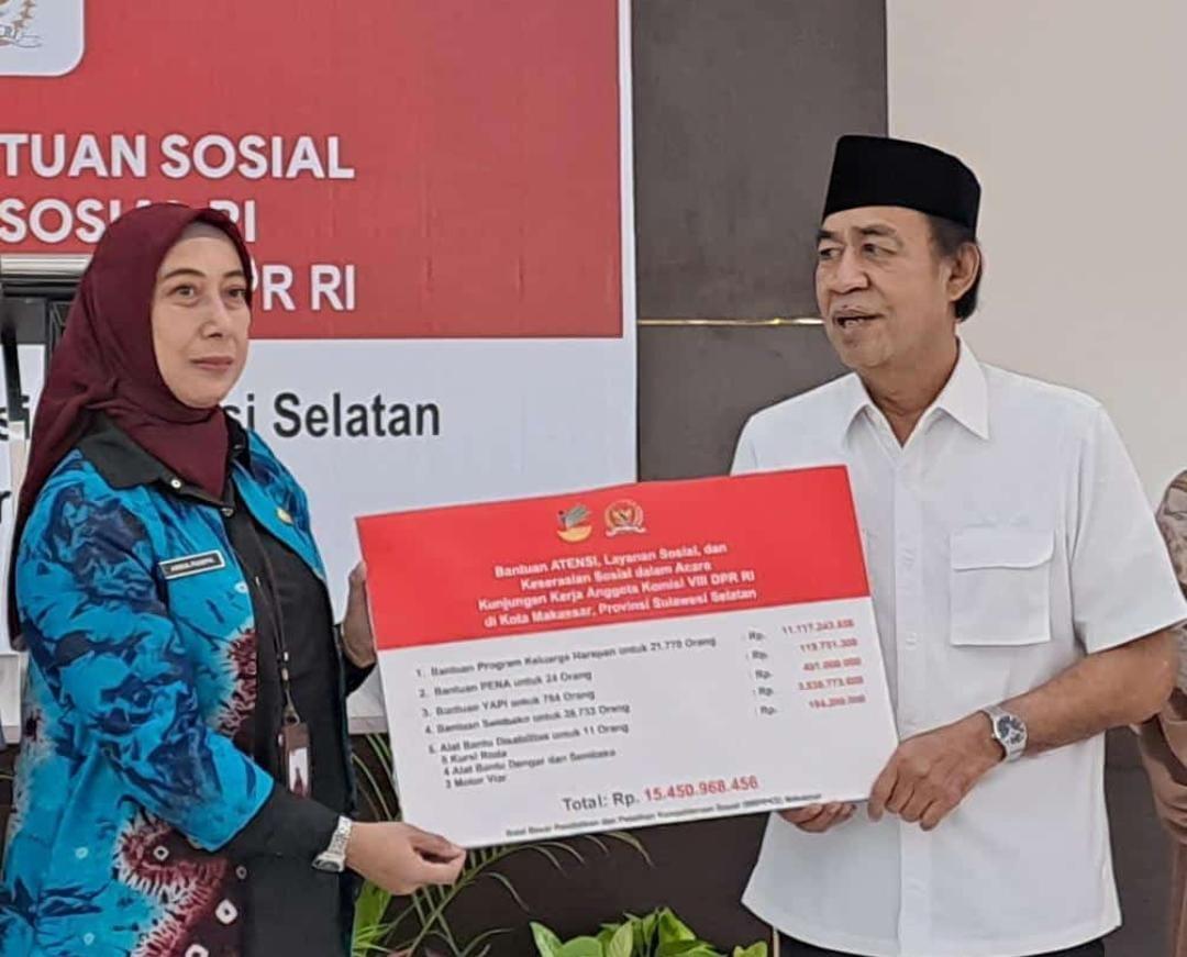 Ashabul-Kahfi-Djamal-menyerahkan-bantuan-program-Kementerian-21311.jpg