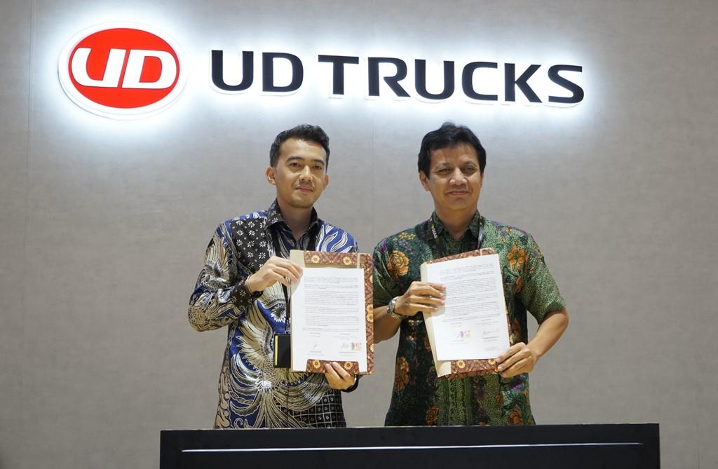 Astra UD Trucks dan Patra Logistik Perkuat Armada BBM lewat MoU di GIIAS 2025